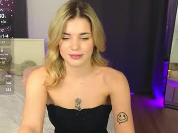 girl
        adrianawow1 cam image #4184103