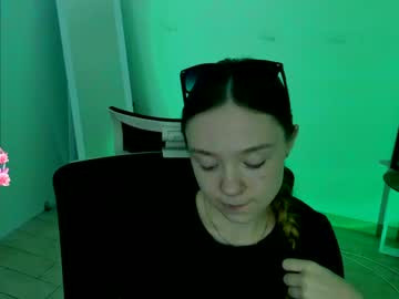 girl
        stasy_clapp cam image #3161313