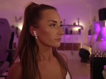 girl
        hannahjames710 cam image #2048023