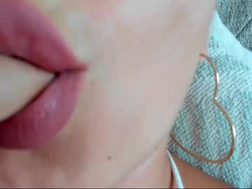 girl
        larissa4 cam image #3104654