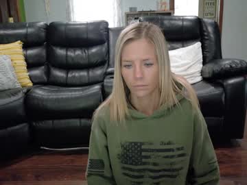 girl
        armyvet1991 cam image #4454663
