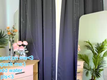 girl
        navy_blush cam image #2317854