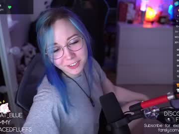 girl
        blue_mooncat cam image #1177731