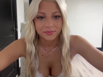 girl
        emmyswild cam image #4548312