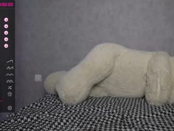 girl
        julia_cristal cam image #851672