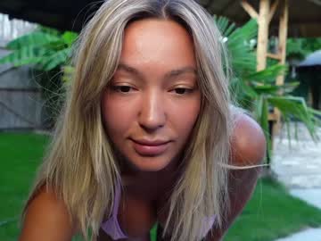 girl
        fantasystudiox cam image #1290420