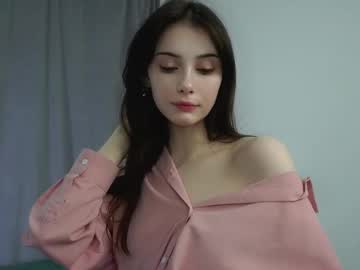 girl
        merylblackhurst cam image #4219033
