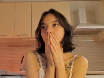 girl
        aimeerogers cam image #947277