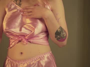 girl
        anna_breach cam image #1279609