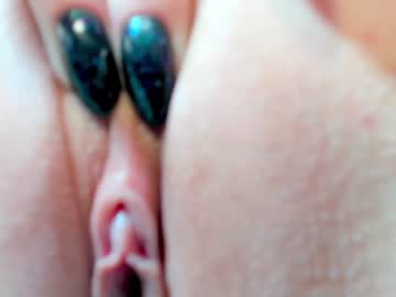 girl
        _witch__ cam image #1745382