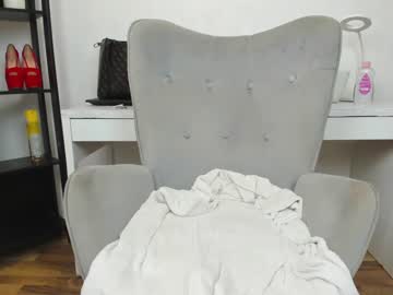 girl
        dariaa_doll cam image #840443
