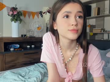 girl
        thirst_to_love cam image #3725740