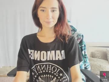 girl
        crystalnut cam image #2796301
