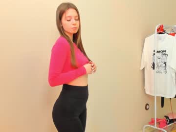 girl
        sarabradford cam image #1906531