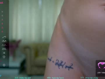 girl
        sophydiva cam image #2251458