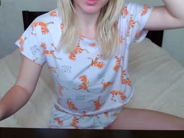 girl
        kittycat__meow_ cam image #1035507