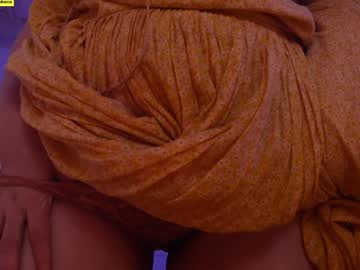 girl
        mila_ cam image #2969045