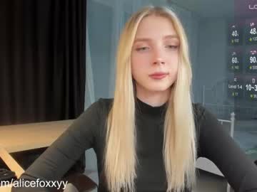 girl
        oh_honey_ cam image #1947686