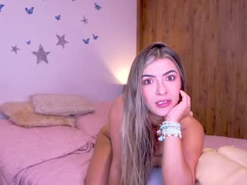 girl
        dani_moore cam image #4208299
