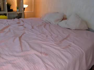 couple
        another_night cam image #364087