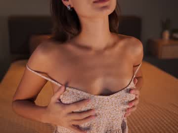 girl
        tessarosse_ cam image #1987980