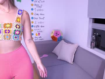 girl
        dani_moore cam image #866704