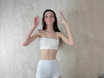 girl
        cutie_ghostie cam image #2395851