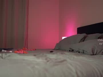 girl
        chloewildd cam image #4135437