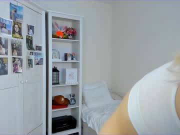 girl
        your_twinkle cam image #2295466