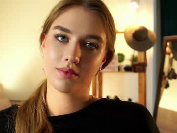 girl
        adorableash cam image #3545673