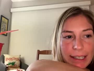 couple
        iluvyoujenny cam image #350015