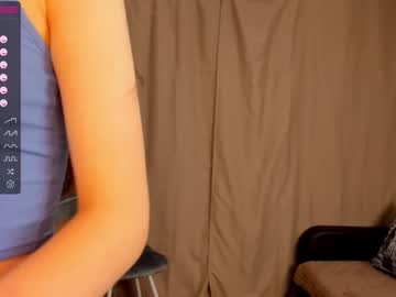 girl
        carolynjacquelins cam image #165974