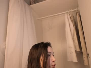 girl
        ritaschneider cam image #775426