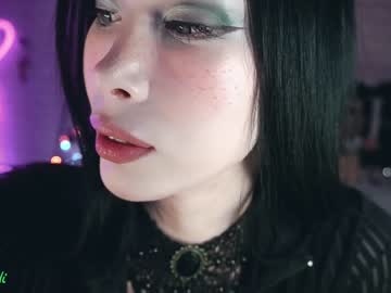 girl
        uindi cam image #2219342