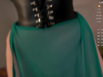 girl
        loony_moony cam image #2155500