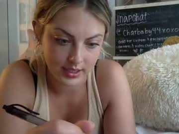 girl
        charlitbaker cam image #1194963