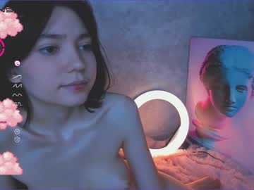 girl
        cinacramby cam image #321747