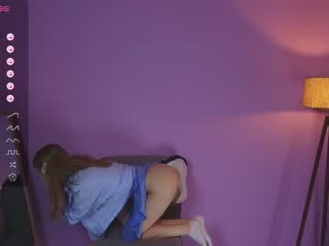 girl
        alisia_spinnet cam image #2045525