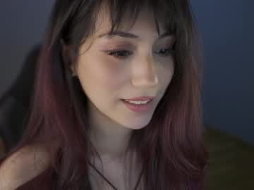 girl
        greeny_mat cam image #4378749