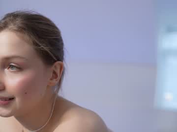 girl
        april_blush cam image #2624363
