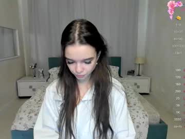 girl
        lizathebutter cam image #3476035
