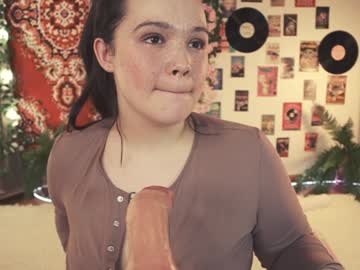 girl
        chery_lady22 cam image #4371829