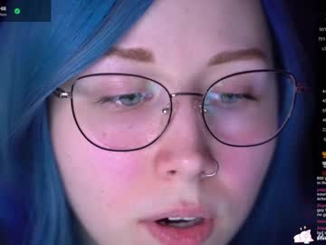 girl
        blue_mooncat cam image #2024475