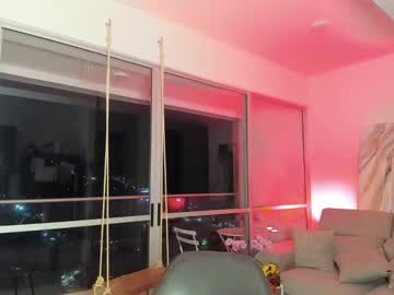 girl
        hollyshit_ cam image #1384023