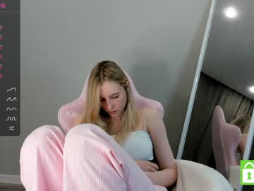 girl
        taitfollin cam image #3426075