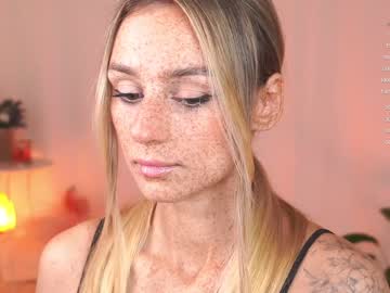 girl
        artease cam image #2050435