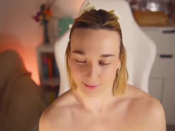 girl
        emily_fox_official cam image #2535817