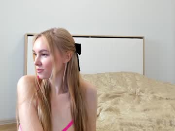girl
        olivia__evans_ cam image #117574