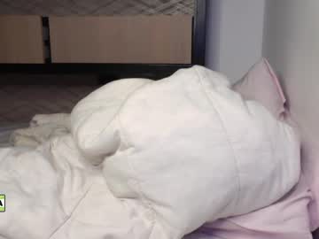 girl
        latinella cam image #2906546
