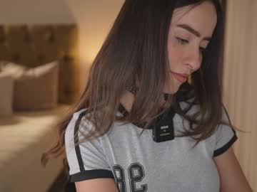 girl
        emyii cam image #4378809